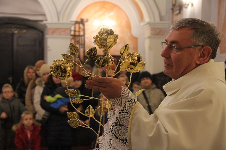 Mielec. Powstanie apostolatu Złota Róża