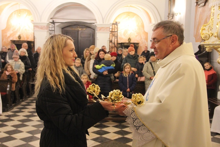 Mielec. Powstanie apostolatu Złota Róża