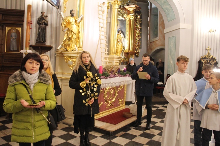 Mielec. Powstanie apostolatu Złota Róża