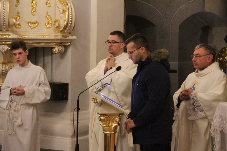 Mielec. Powstanie apostolatu Złota Róża