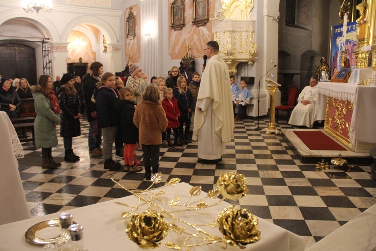 Mielec. Powstanie apostolatu Złota Róża