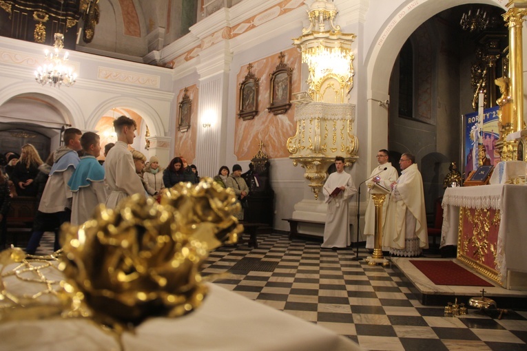 Mielec. Powstanie apostolatu Złota Róża