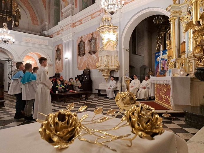 Mielec. Powstanie apostolatu Złota Róża