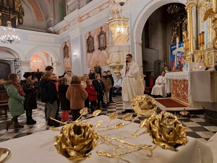 Mielec. Powstanie apostolatu Złota Róża