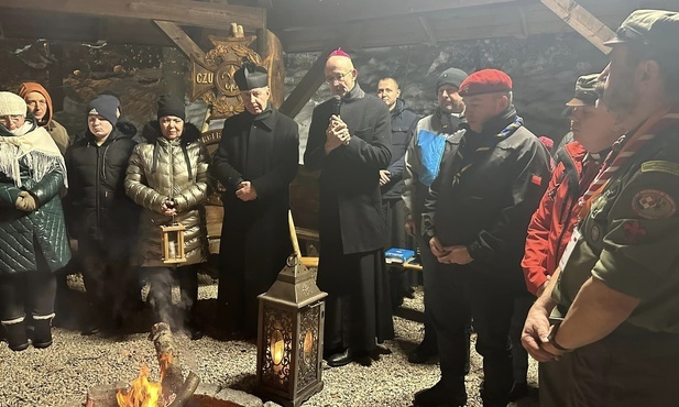 Czyżowice. Abp Galbas otrzymał od harcerzy Betlejemskie Światełko Pokoju