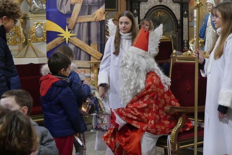 Wprowadzenie relikwii św. Mikołaja do bazyliki w Rychwałdzie