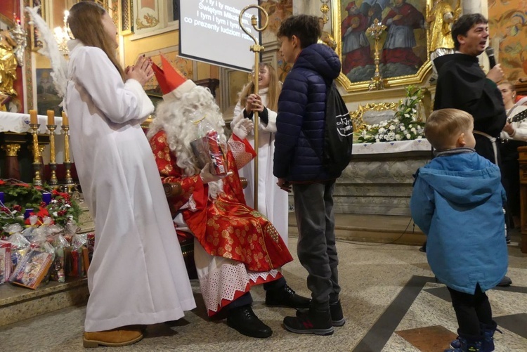 Wprowadzenie relikwii św. Mikołaja do bazyliki w Rychwałdzie