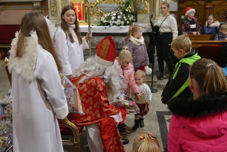 Wprowadzenie relikwii św. Mikołaja do bazyliki w Rychwałdzie