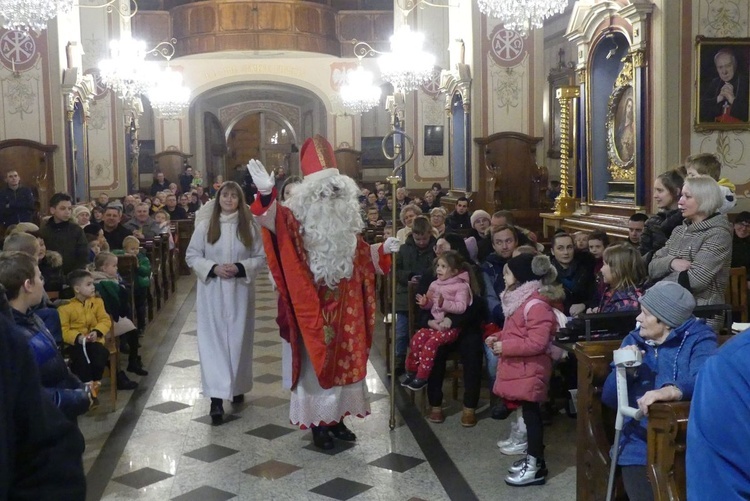 Wprowadzenie relikwii św. Mikołaja do bazyliki w Rychwałdzie