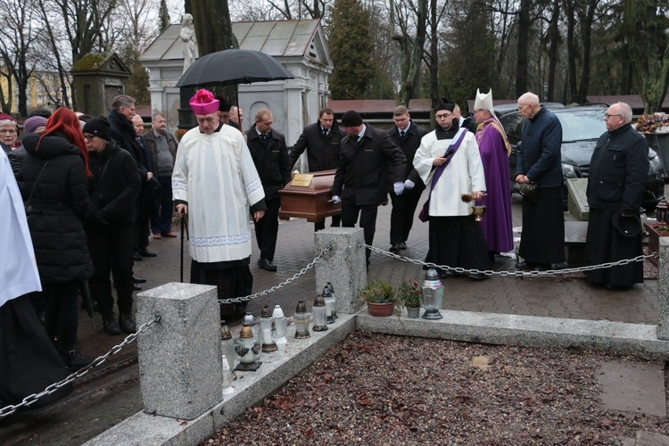 Płock. Pogrzeb ks. prał. Janusza Śniegockiego (1942-2023)
