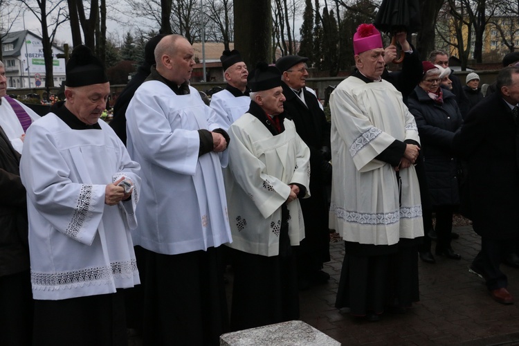 Płock. Pogrzeb ks. prał. Janusza Śniegockiego (1942-2023)