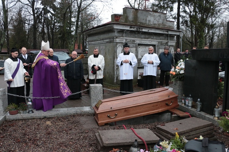 Płock. Pogrzeb ks. prał. Janusza Śniegockiego (1942-2023)