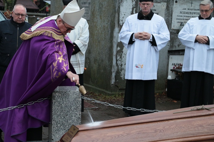 Płock. Pogrzeb ks. prał. Janusza Śniegockiego (1942-2023)