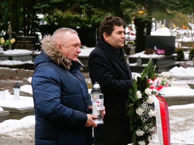 Władze miasta oddały hołd zamordowanym.