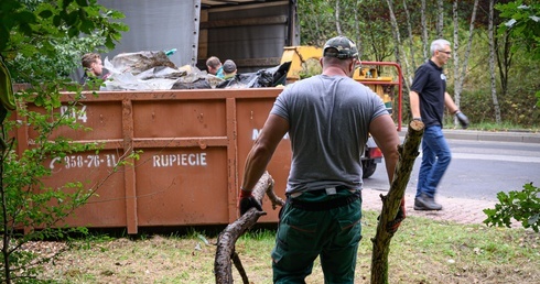 Katowice. Fotopułapki namierzą podrzucających odpady
