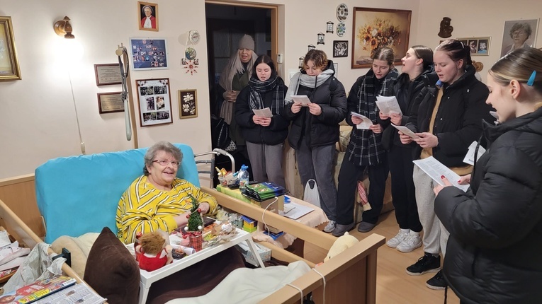 Ustecka młodzież u seniorów
