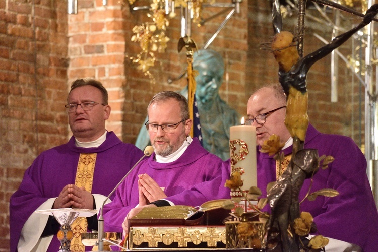 Liturgia w 42. rocznicę wprowadzenia stanu wojennego