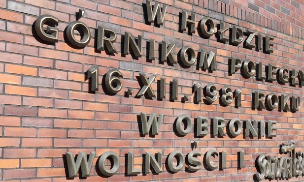 Katowice. 42. rocznica krwawej pacyfikacji kopalni "Wujek"