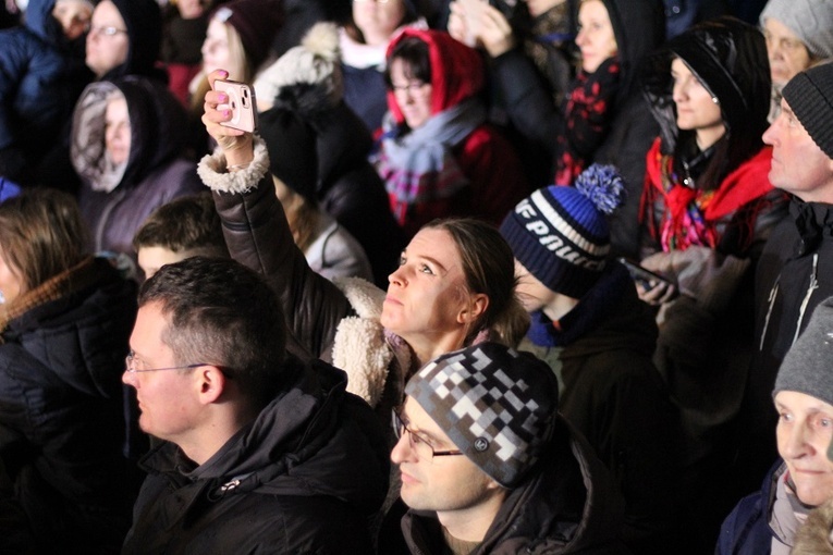Choinka pod oknem papieskim 2023