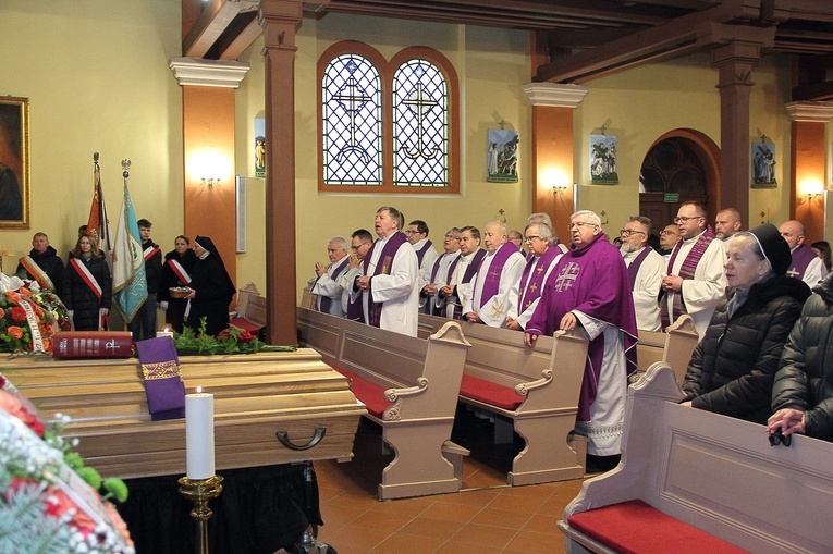 Msza św. pogrzebowa śp. ks. Derynga