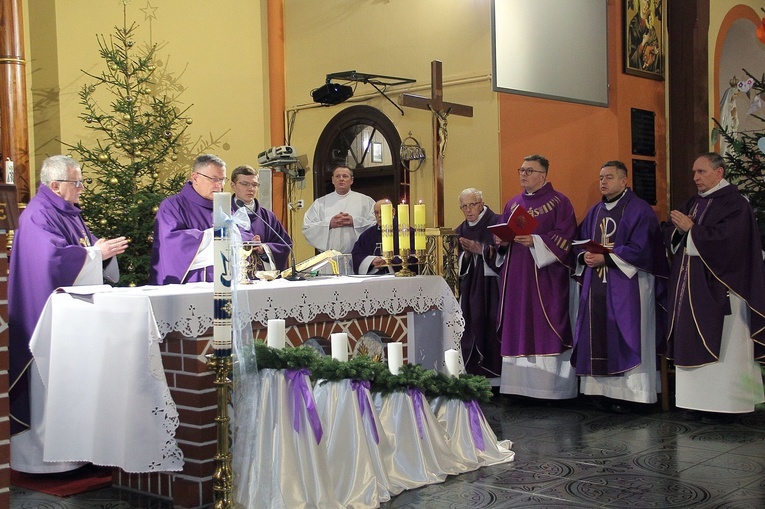 Msza św. pogrzebowa śp. ks. Derynga