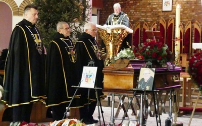 Ostarnie pożegnanie śp. Piotra Jędrzejki w kościele na os. Karpackim w Bielsku-Białej.