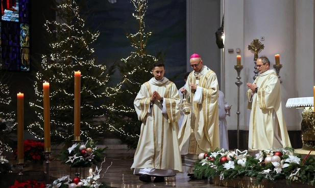 Abp Galbas: To szalone misterium miłosierdzia Boga: porzuca to, co Mu się należy i przychodzi po nas, żeby z nami być