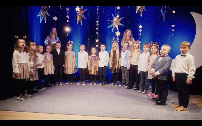 Śpiewające przedszkolaki z Pluszaka