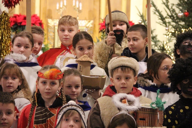 Iwkowa. Posłanie kolędników misyjnych