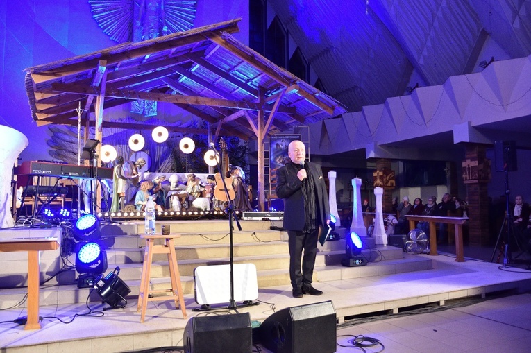 Kolędowanie z Mietkiem Szcześniakiem