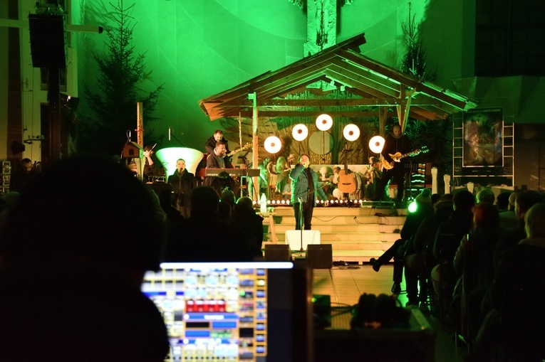 Kolędowanie z Mietkiem Szcześniakiem