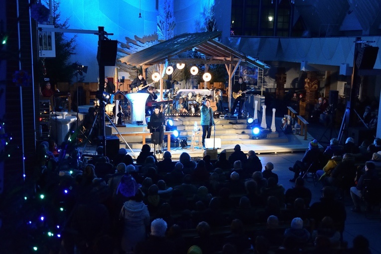 Kolędowanie z Mietkiem Szcześniakiem