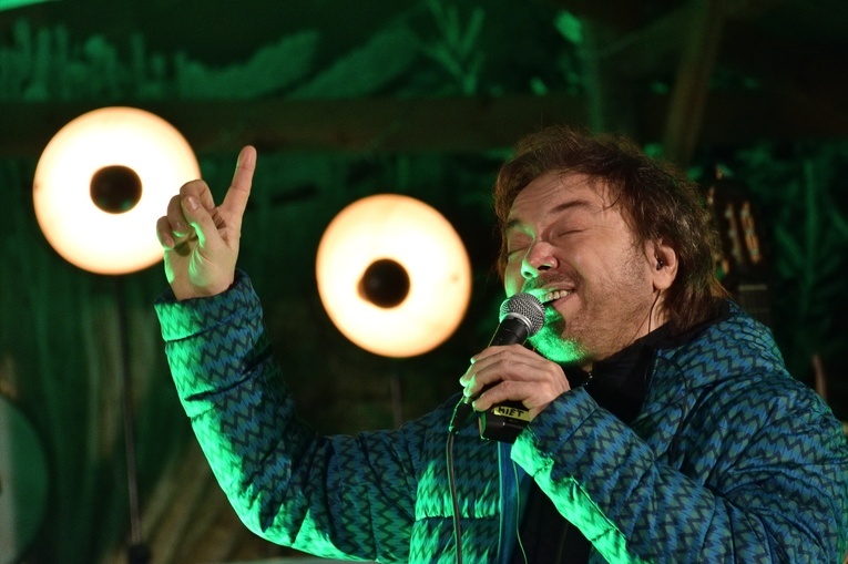 Kolędowanie z Mietkiem Szcześniakiem