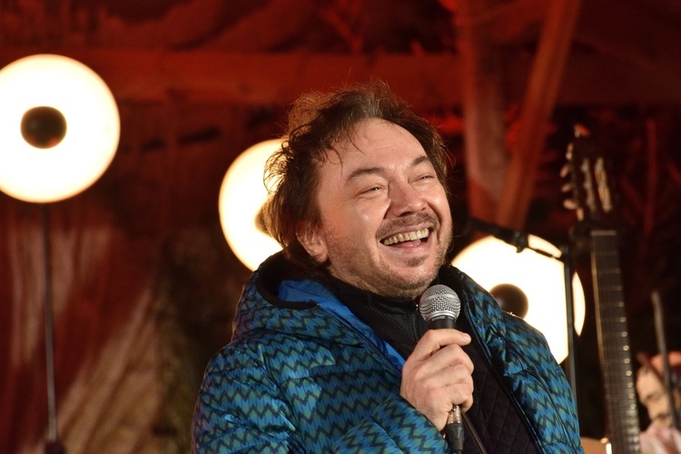 Kolędowanie z Mietkiem Szcześniakiem