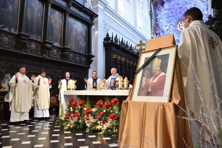 Msza św. żałobna za śp. Benedykta XVI