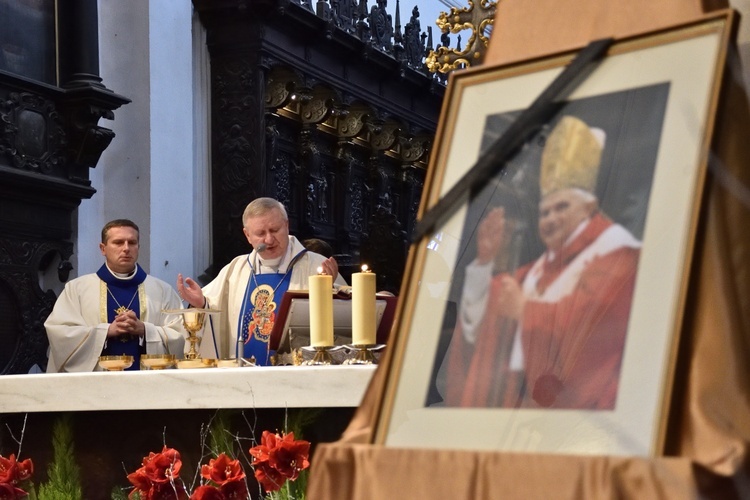 Msza św. żałobna za śp. Benedykta XVI