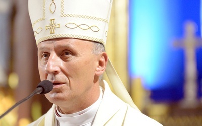 - Niech Bóg wam błogosławi i niech prowadzi przez cały nowy rok. Szczęść Boże! - życzy ordynariusz radomski.