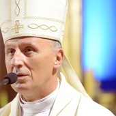 - Niech Bóg wam błogosławi i niech prowadzi przez cały nowy rok. Szczęść Boże! - życzy ordynariusz radomski.