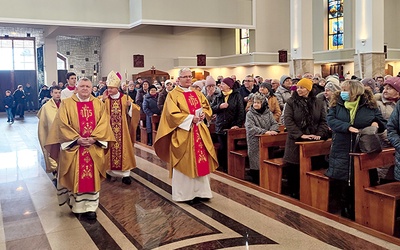 ▲	Uroczysta Eucharystia została odprawiona w południe 30 grudnia.