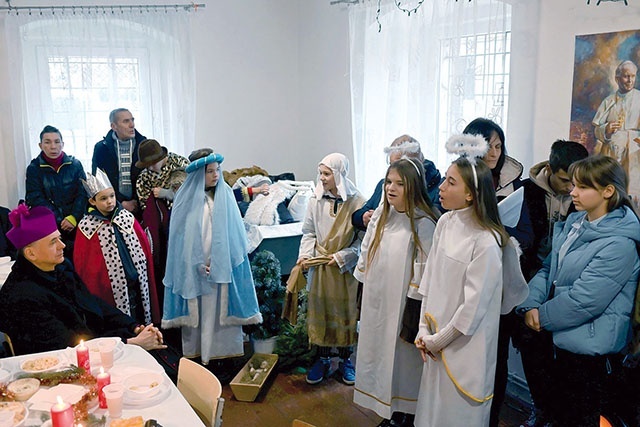Jasełka przedstawiły dzieci z Ukrainy mieszkające w Zagórzu Śl.