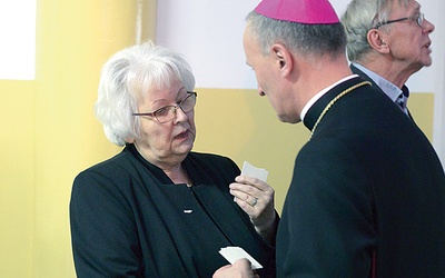 Świąteczne życzenia ordynariuszowi radomskiemu składa kontynuatorka organizacji Barbara Kutkowska.