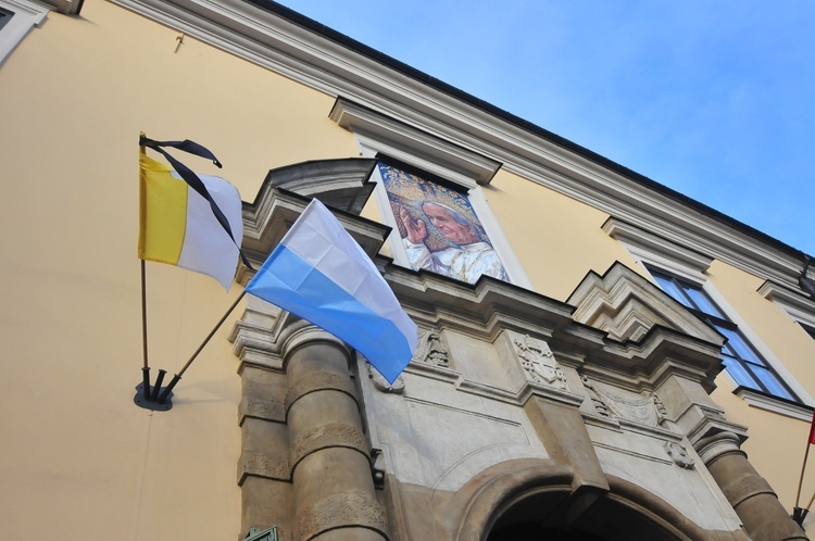 Księga kondolencyjna po śmierci papieża Benedykta XVI Kraków