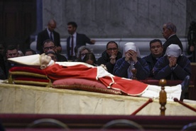 Przebieg pogrzebu Benedykta XVI