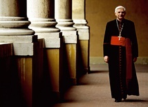 Od 1981 roku aż do wyboru na papieża 19 kwietnia 2005 roku kard. Ratzinger był prefektem Kongregacji Nauki Wiary.