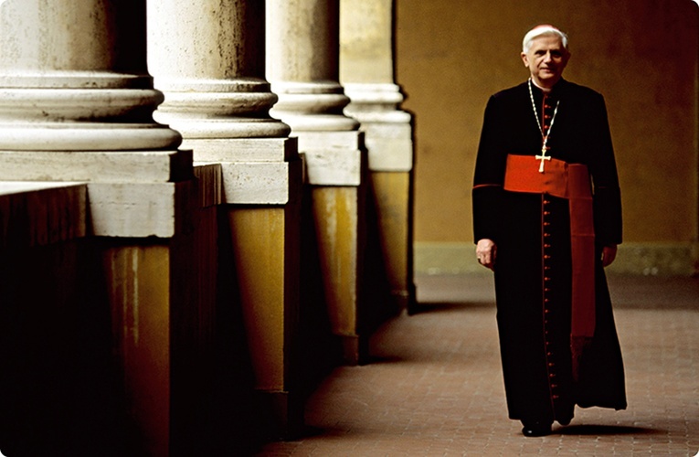 Od 1981 roku aż do wyboru na papieża 19 kwietnia 2005 roku kard. Ratzinger był prefektem Kongregacji Nauki Wiary.