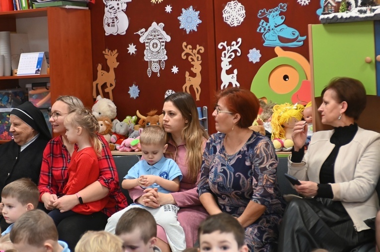 Międzynarodowe jasełka u prezentek