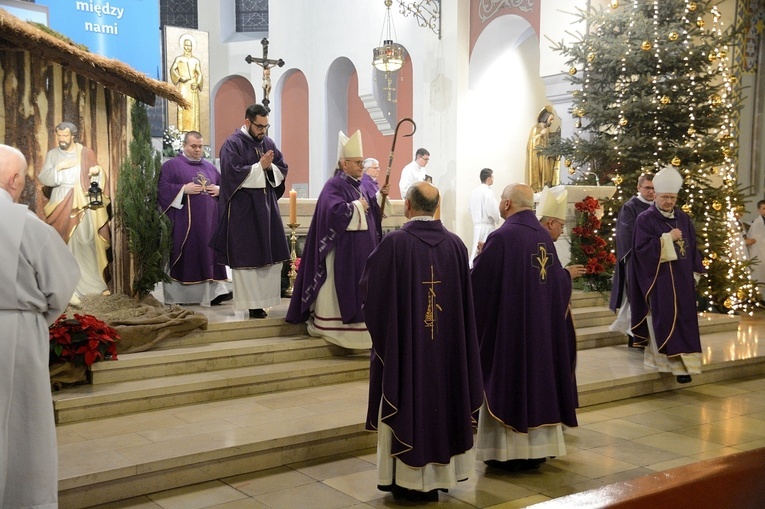 Msza św. żałobna za zmarłego papieża Benedykta XVI