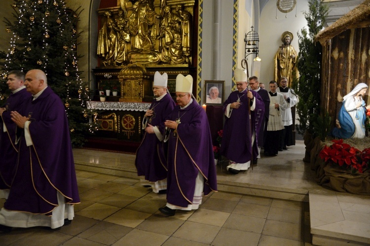 Msza św. żałobna za zmarłego papieża Benedykta XVI