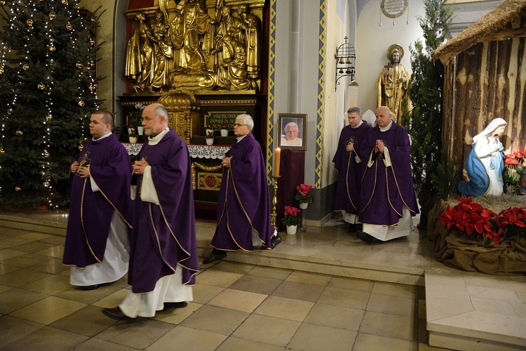 Msza św. żałobna za zmarłego papieża Benedykta XVI