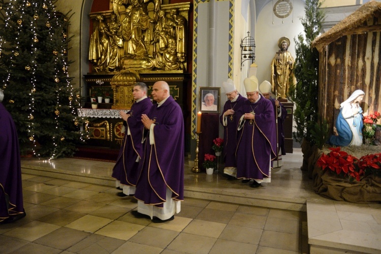 Msza św. żałobna za zmarłego papieża Benedykta XVI